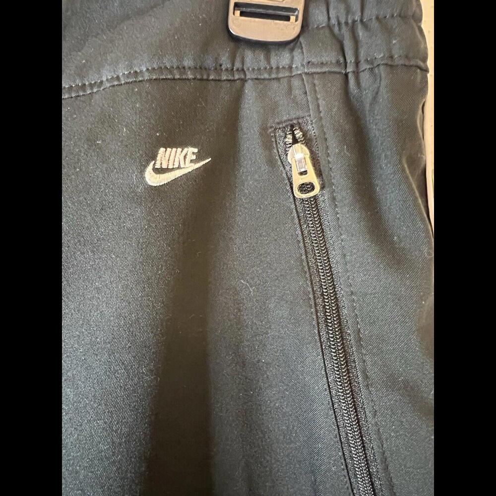Nike Women’s Black Knit Bermuda Shorts M – Side Stripe, Zipper Pockets - Picture 2 of 7